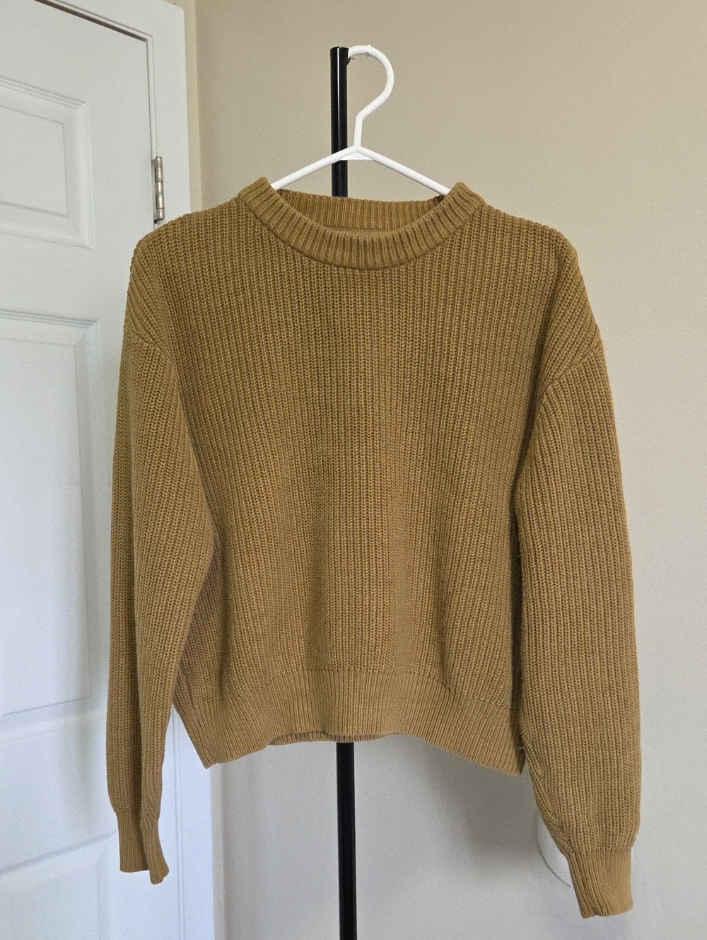 Minimum 100% Cotton Women's Ribbed Crewneck Sweater in Camel